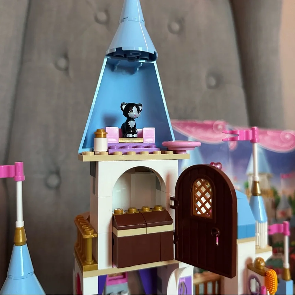 LEGO Disney Princess Cinderella Enchanted Castle Set - Blue and Pink - 41055